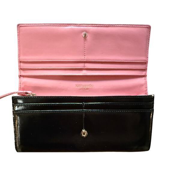Kate Spade wallet in black leather with pink leather interior. - Picture 3 of 4
